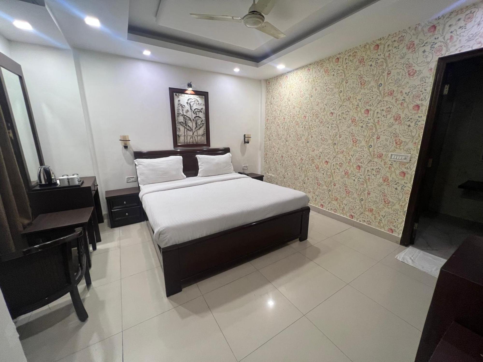 Nikko Blue - Boutique Hotel Gurgaon Zewnętrze zdjęcie