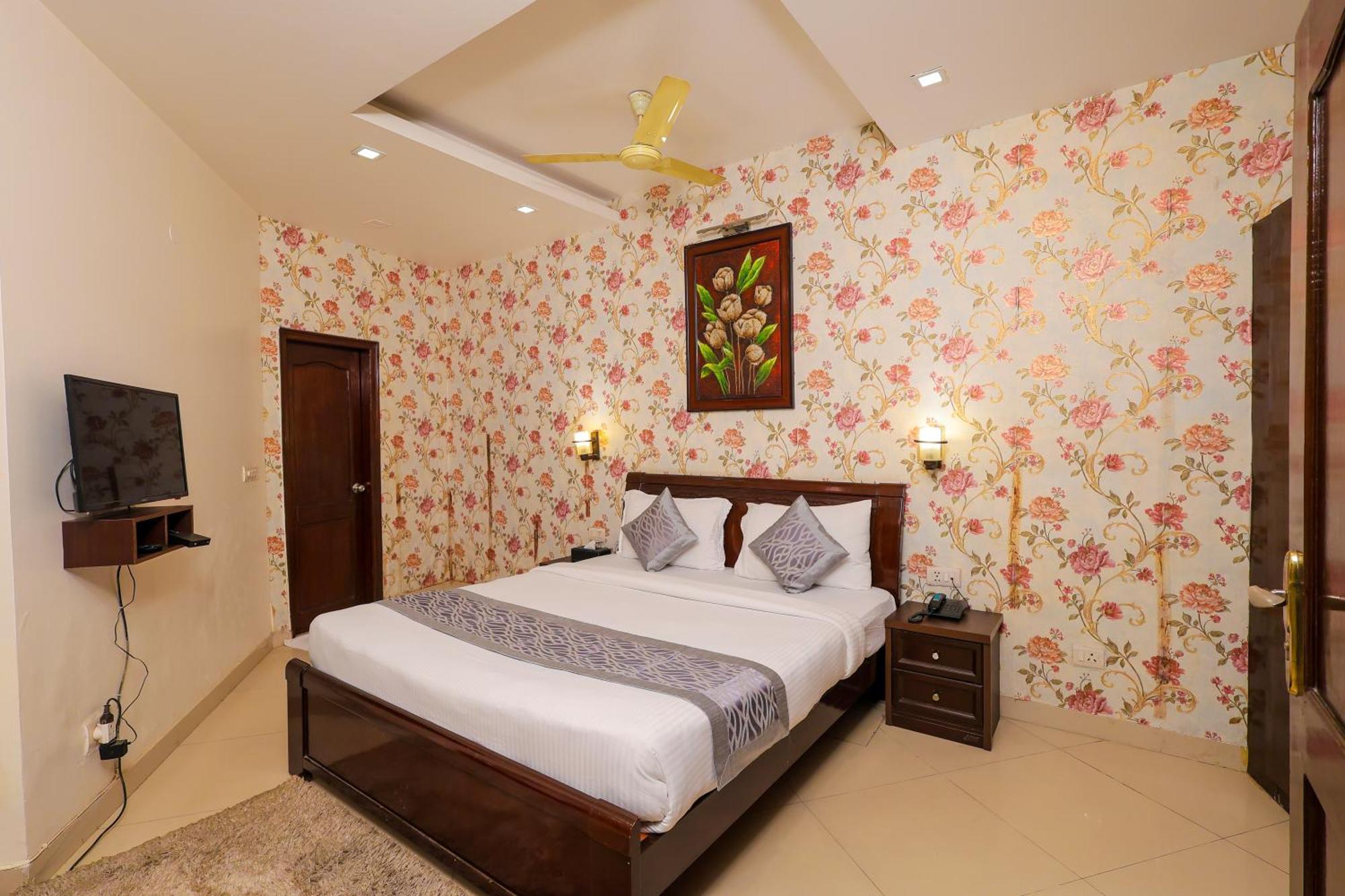 Nikko Blue - Boutique Hotel Gurgaon Zewnętrze zdjęcie